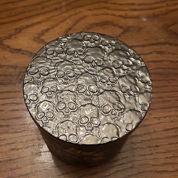 Bath & Body Works Vampire Blood candle and Wicked Vanilla Woods hand‎ soap - Picture 6 of 12